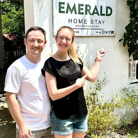 Emerald Home Stay Anurâdhapura Extérieur photo