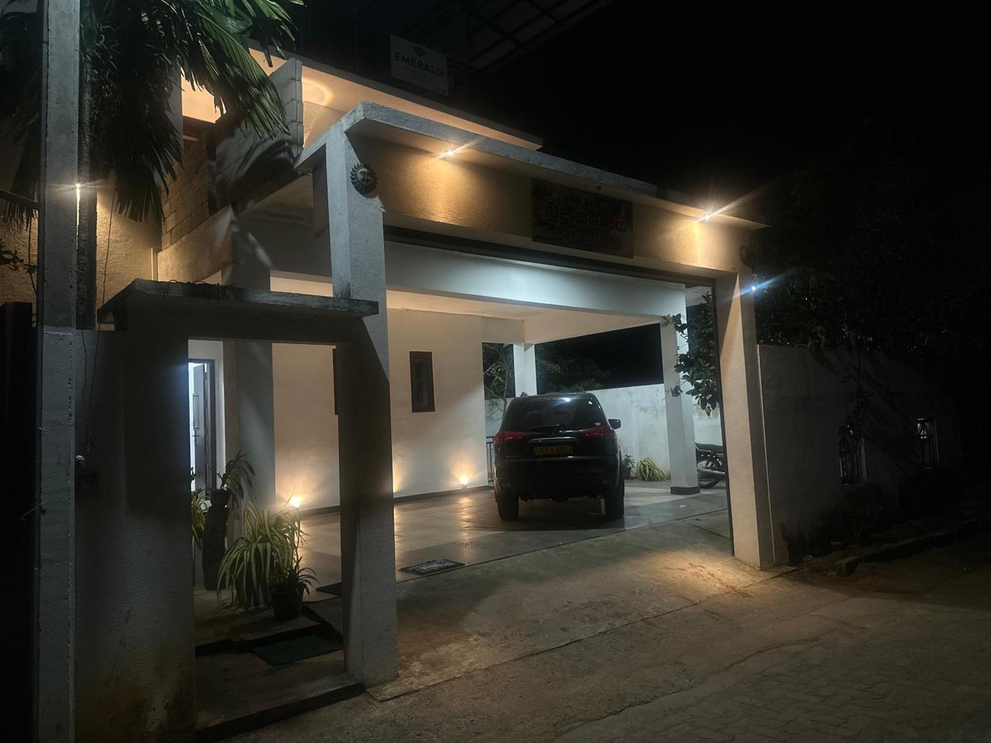 Emerald Home Stay Anurâdhapura Extérieur photo