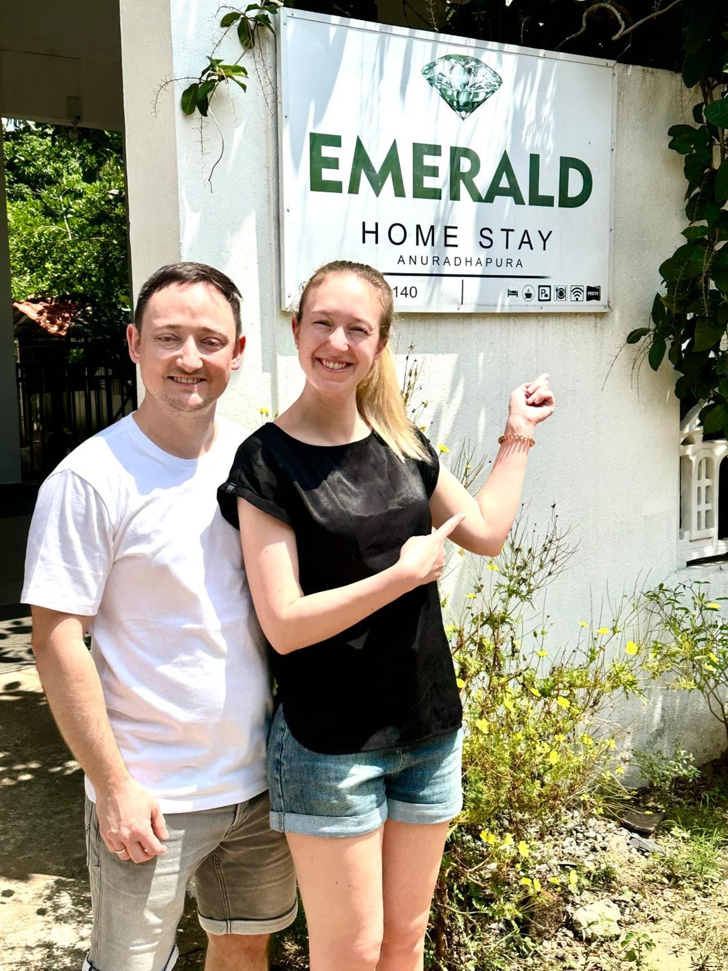 Emerald Home Stay Anurâdhapura Extérieur photo